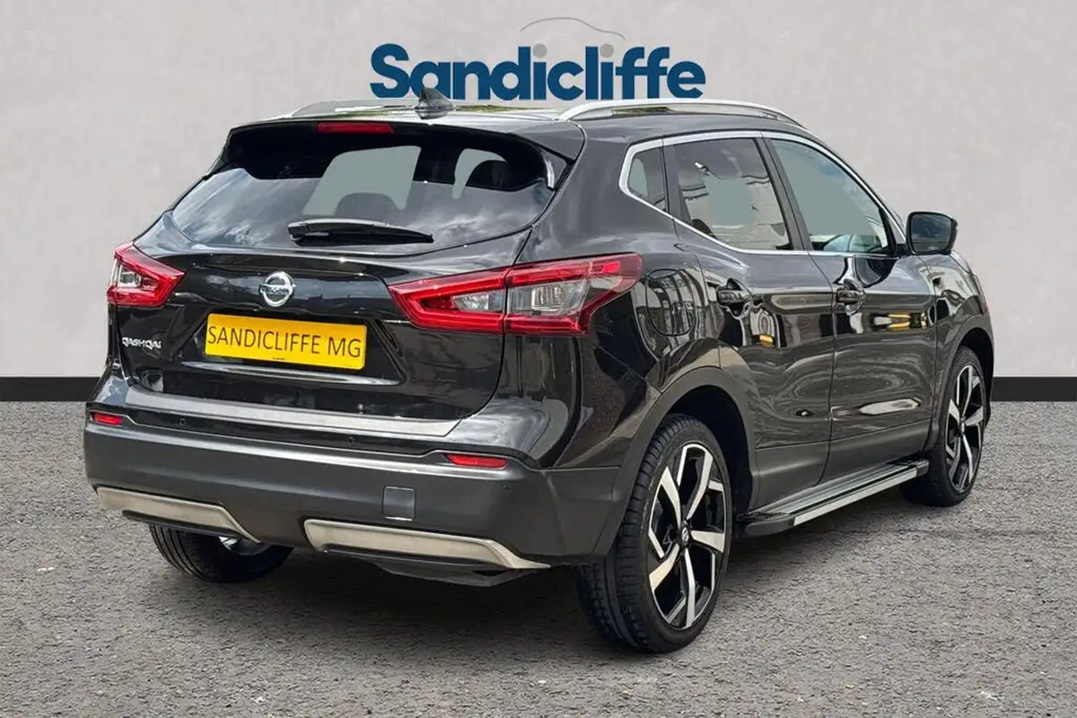 2019-nissan-qashqai-15dci-tekna-19in-alloysglass-roof-pack-dct-big-3