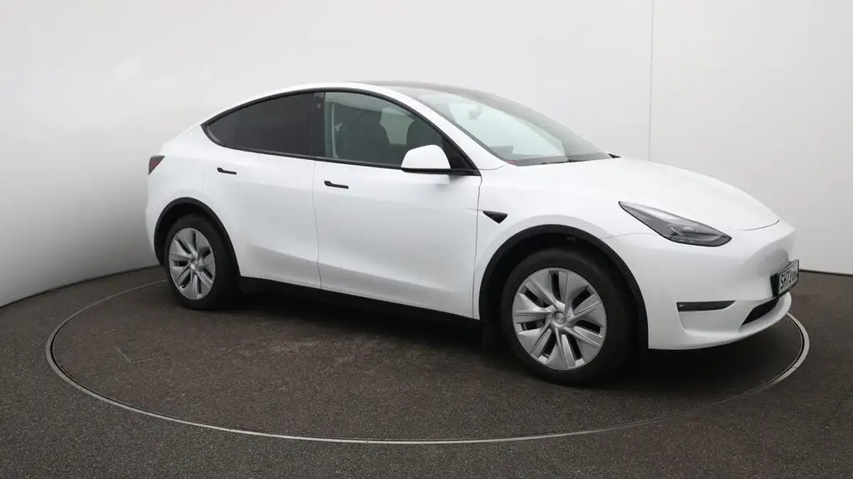 2023-tesla-model-y-e-long-range-big-42