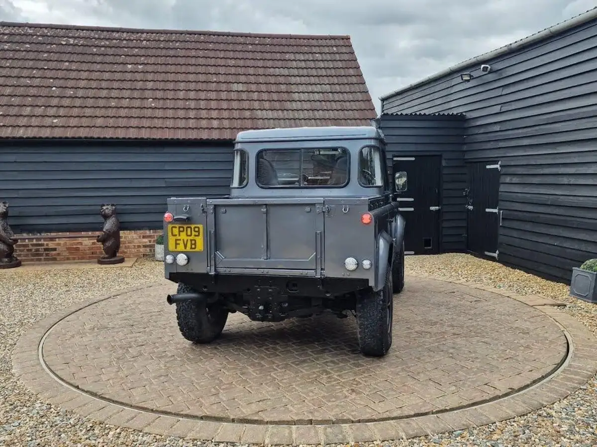2009-land-rover-90-defender-24td-county-pick-up-big-25