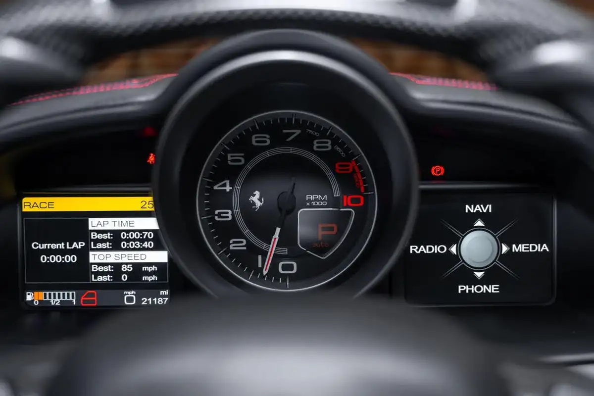 2012-ferrari-458-45-italia-big-17