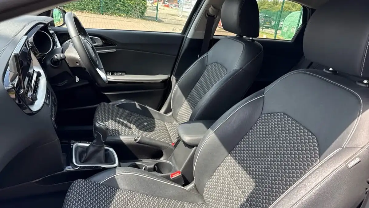 2022-kia-ceed-15-t-gdi-3-hatchback-big-19
