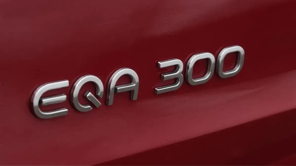 2023-mercedes-benz-eqa-e-eqa-300-amg-line-big-21