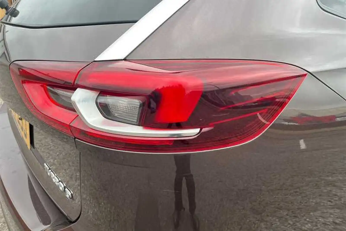 2017-vauxhall-insignia-sports-tourer-20td-elite-nav-ss-big-31