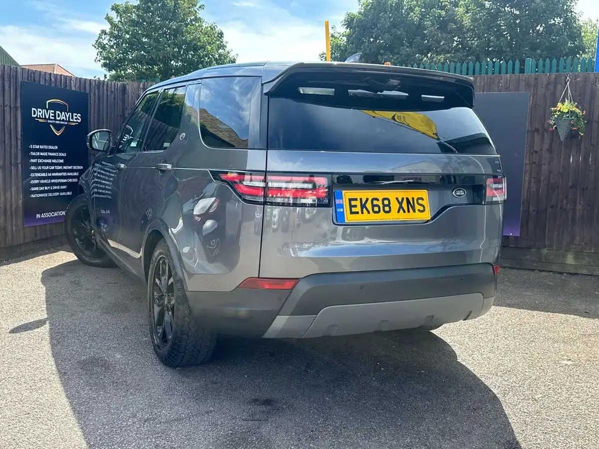 2018-land-rover-discovery-20sd4-se-240ps-awd-station-wagon-5d-auto-big-2