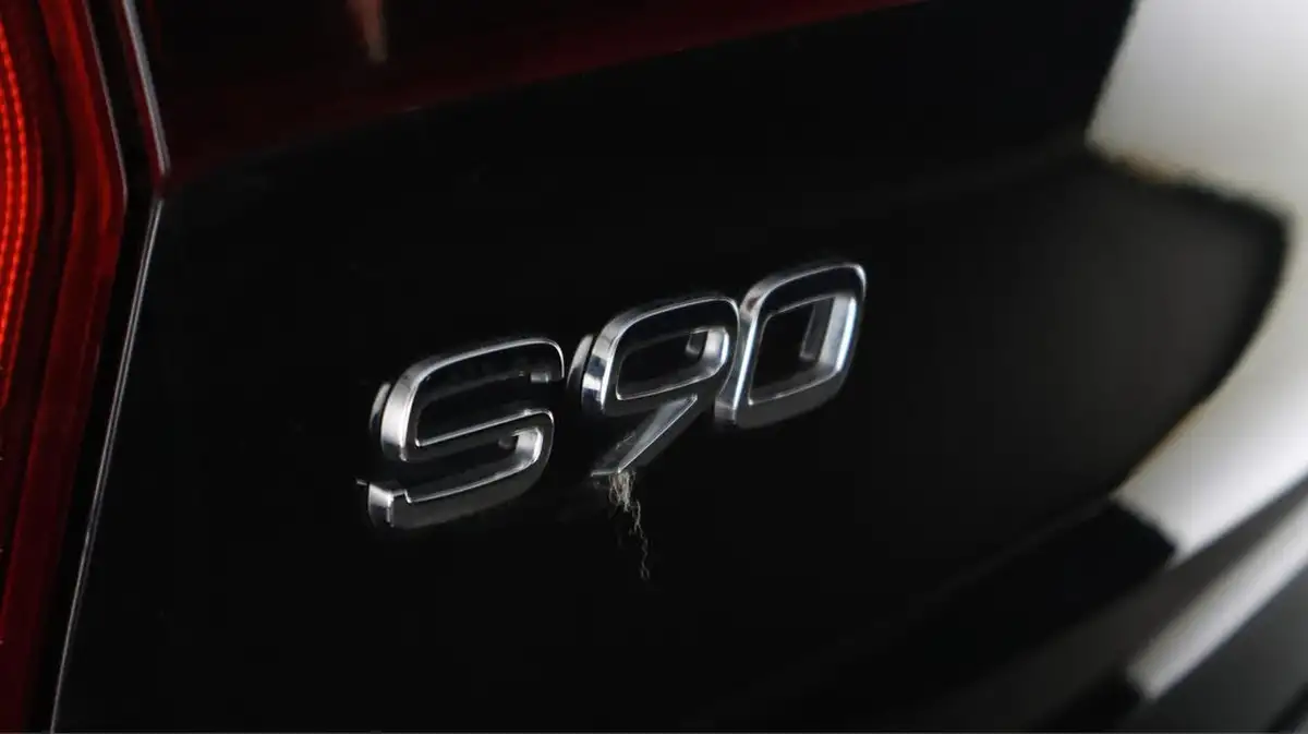 2020-volvo-s90-20-t4-momentum-plus-big-18