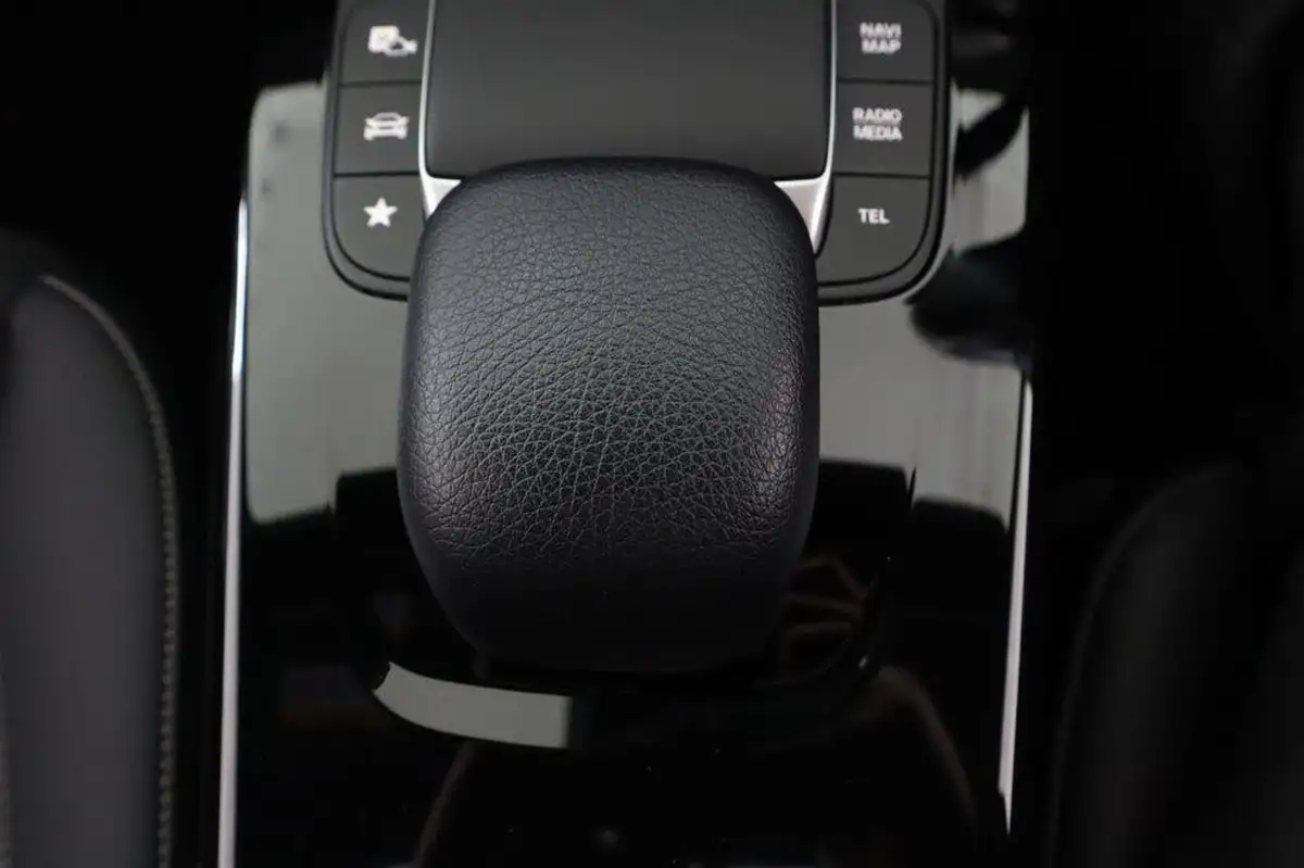 2022-mercedes-benz-a-class-13-a250e-amg-line-premium-plus-edition-saloon-4d-big-13