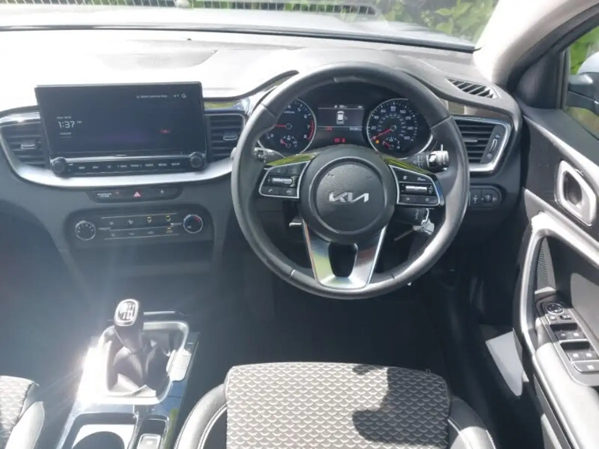 2022-kia-xceed-10-t-gdi-connect-big-6