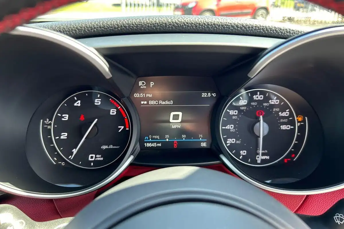 2021-alfa-romeo-giulia-20-veloce-276bhp-big-13