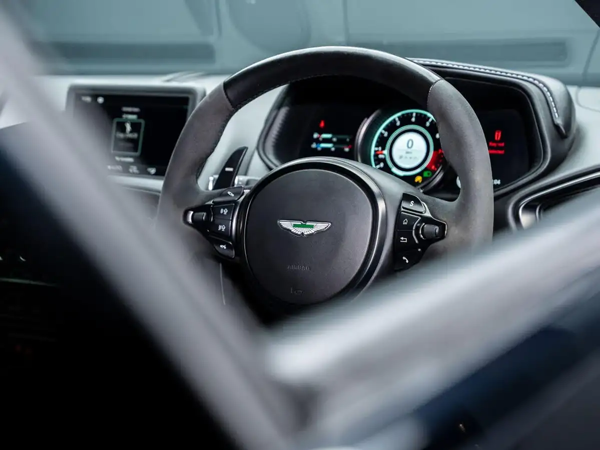 2022-aston-martin-db11-40-v8-503bhp-ss-big-21