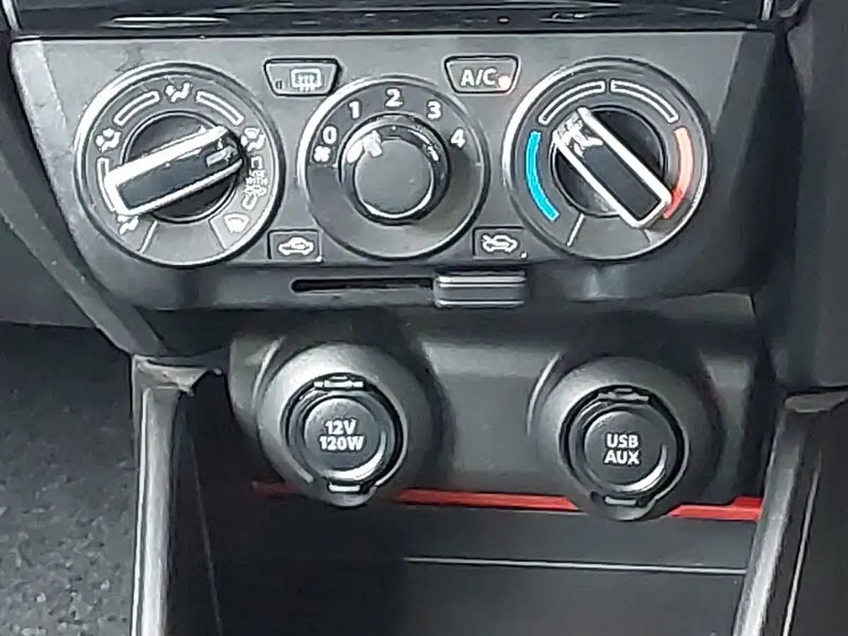 2022-suzuki-swift-12-dualjet-sz-l-big-10