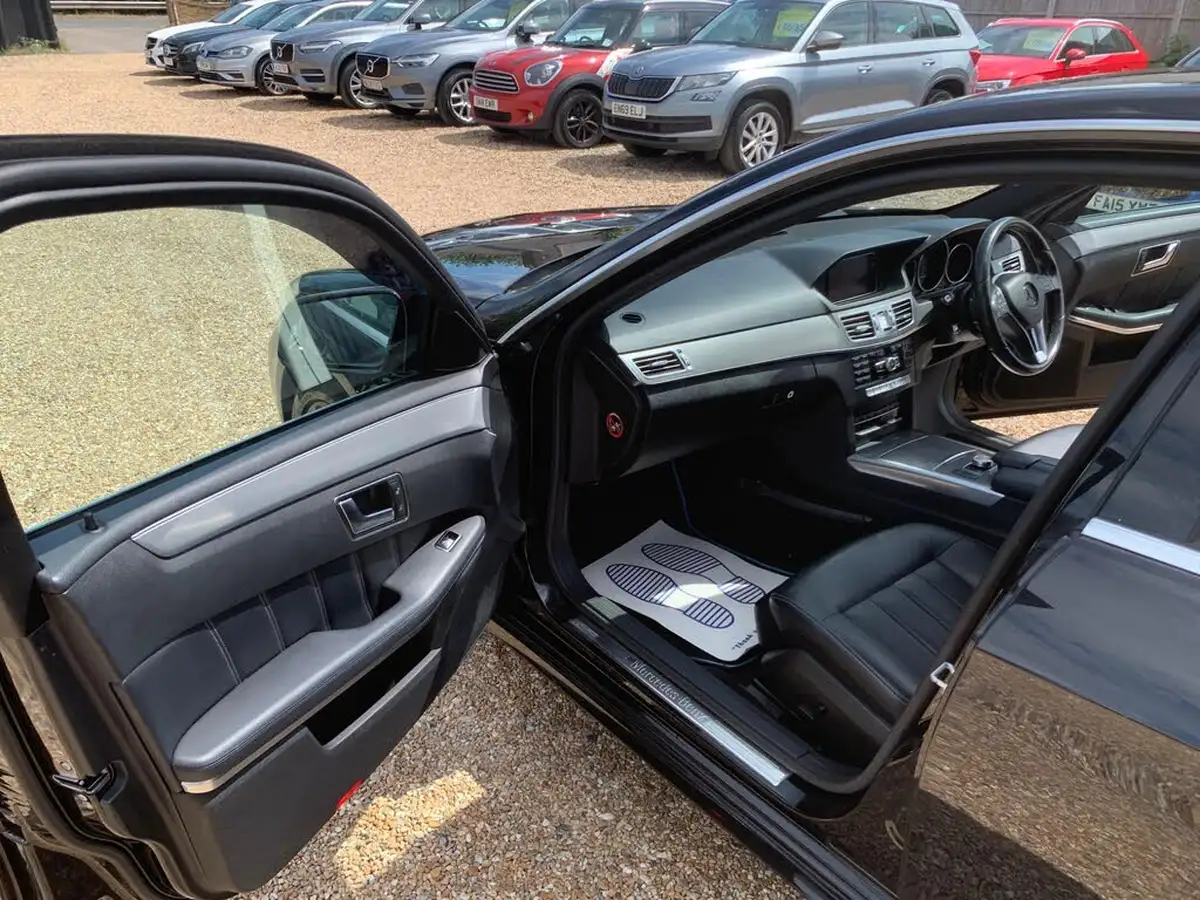 2014-mercedes-benz-e-class-21td-e300-se-saloon-4d-big-28