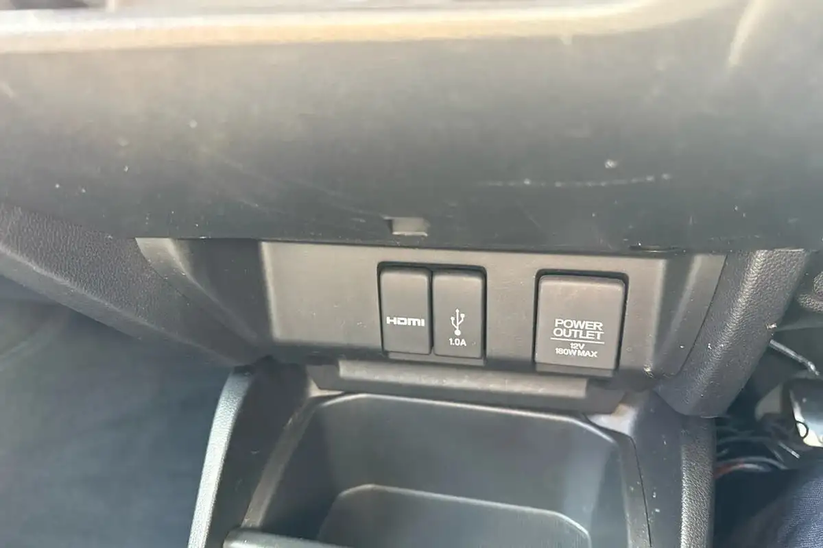 2018-honda-jazz-15-i-vtec-sport-big-19