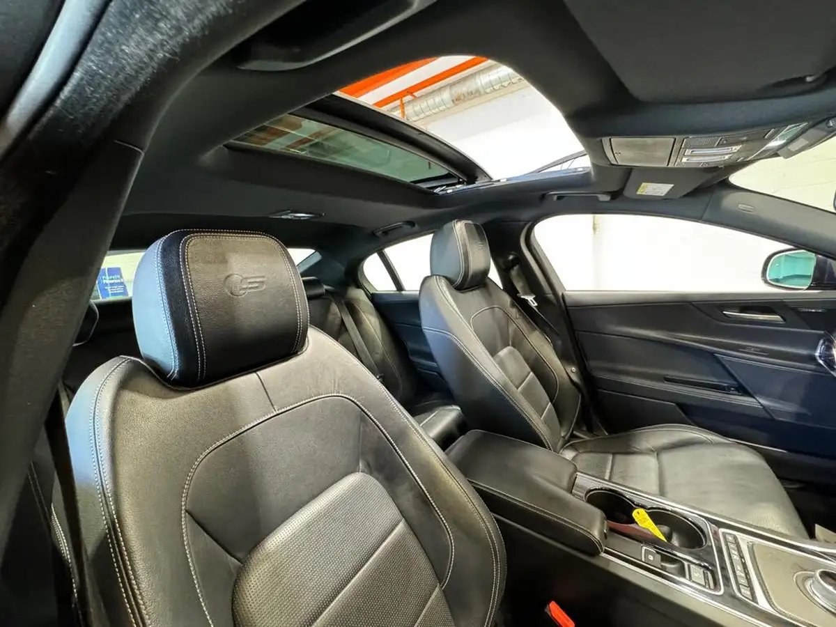 2015-jaguar-xe-30-s-big-9