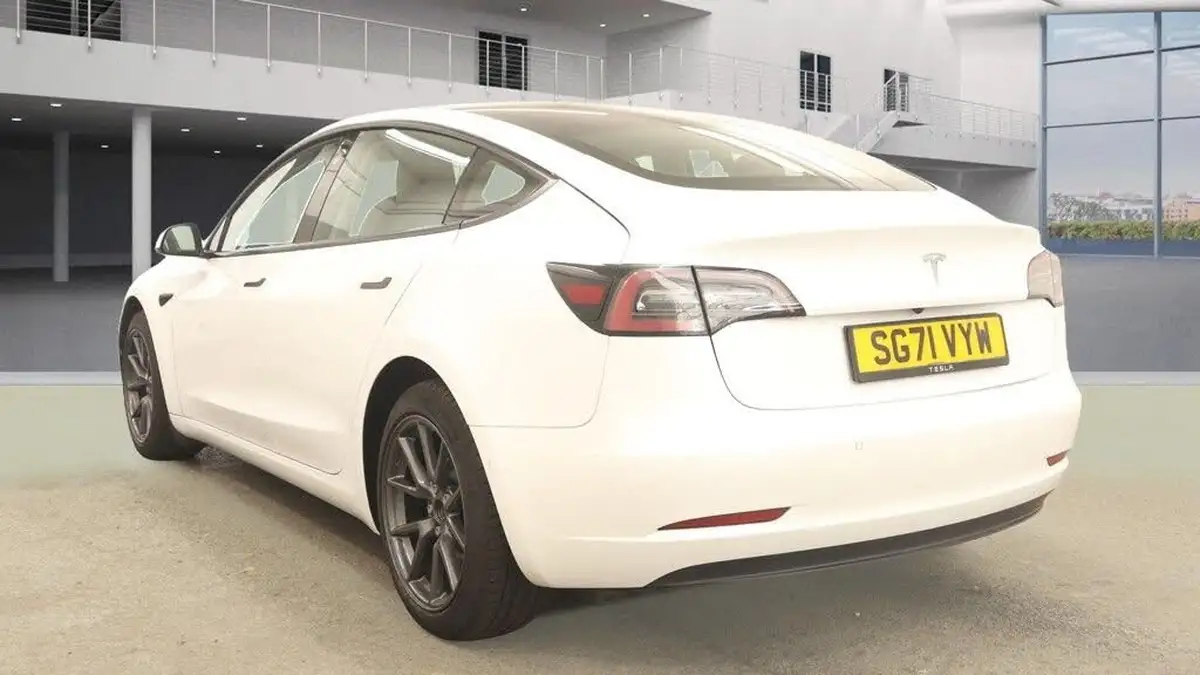 2021-tesla-model-3-e-standard-plus-big-1