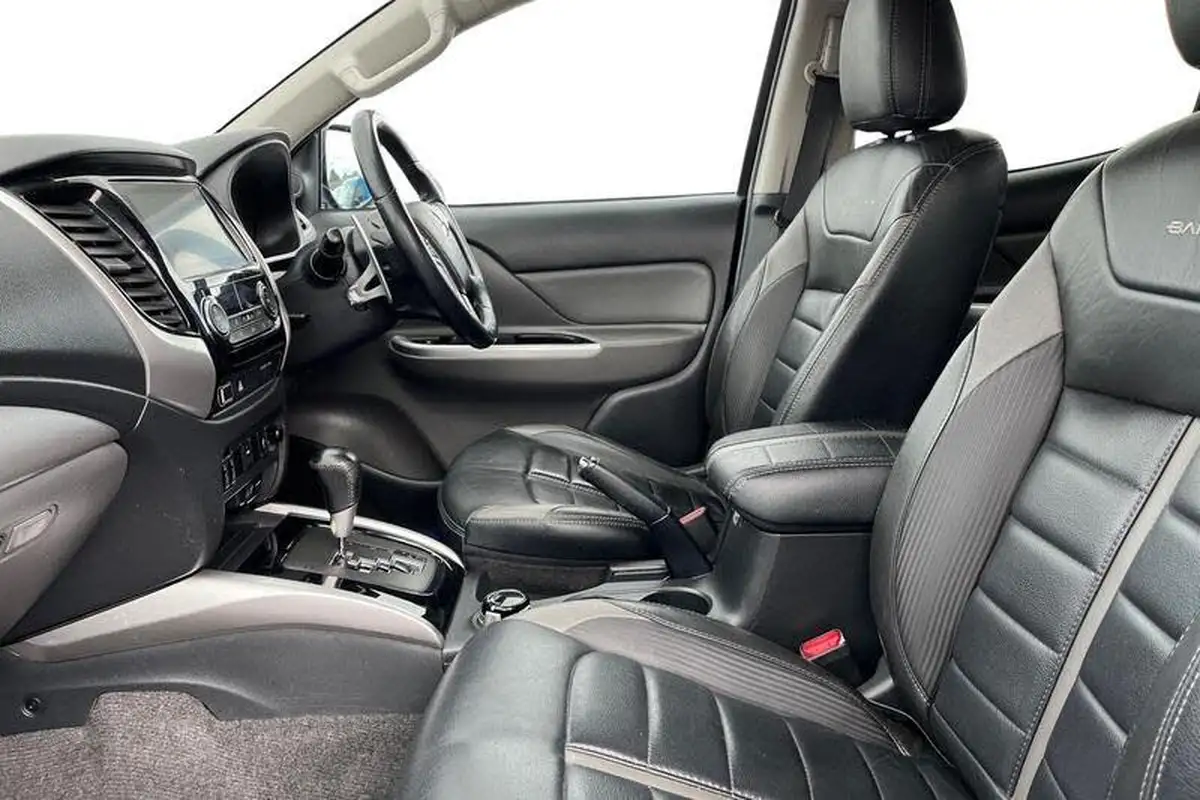 2019-mitsubishi-l200-24di-d-barbarian-eu6b-auto-big-9