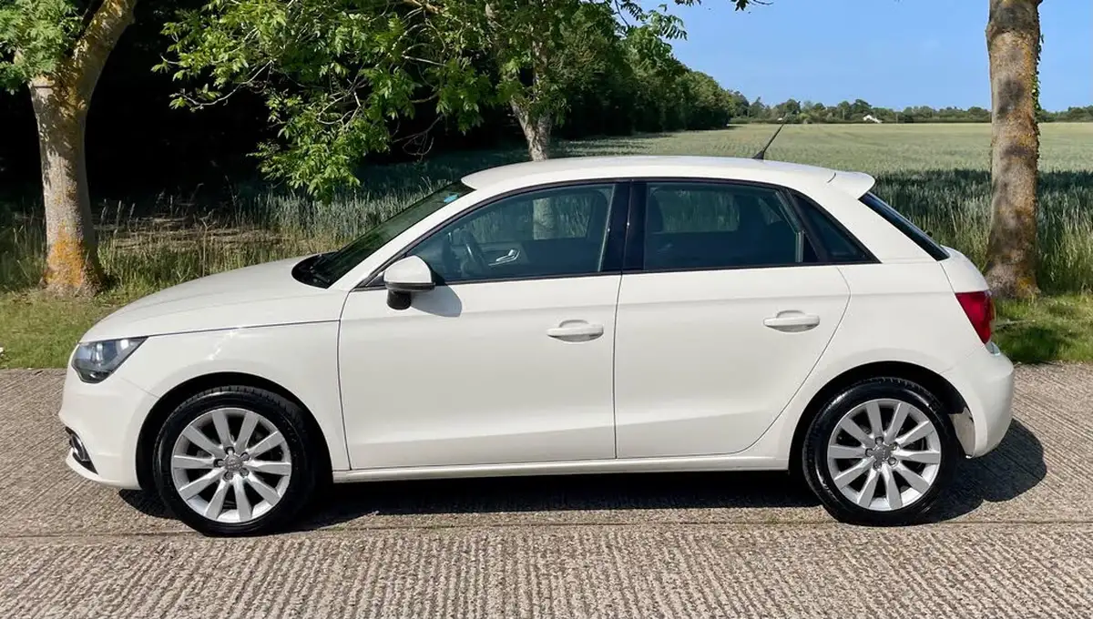 2013-audi-a1-12-sportback-5d-big-15