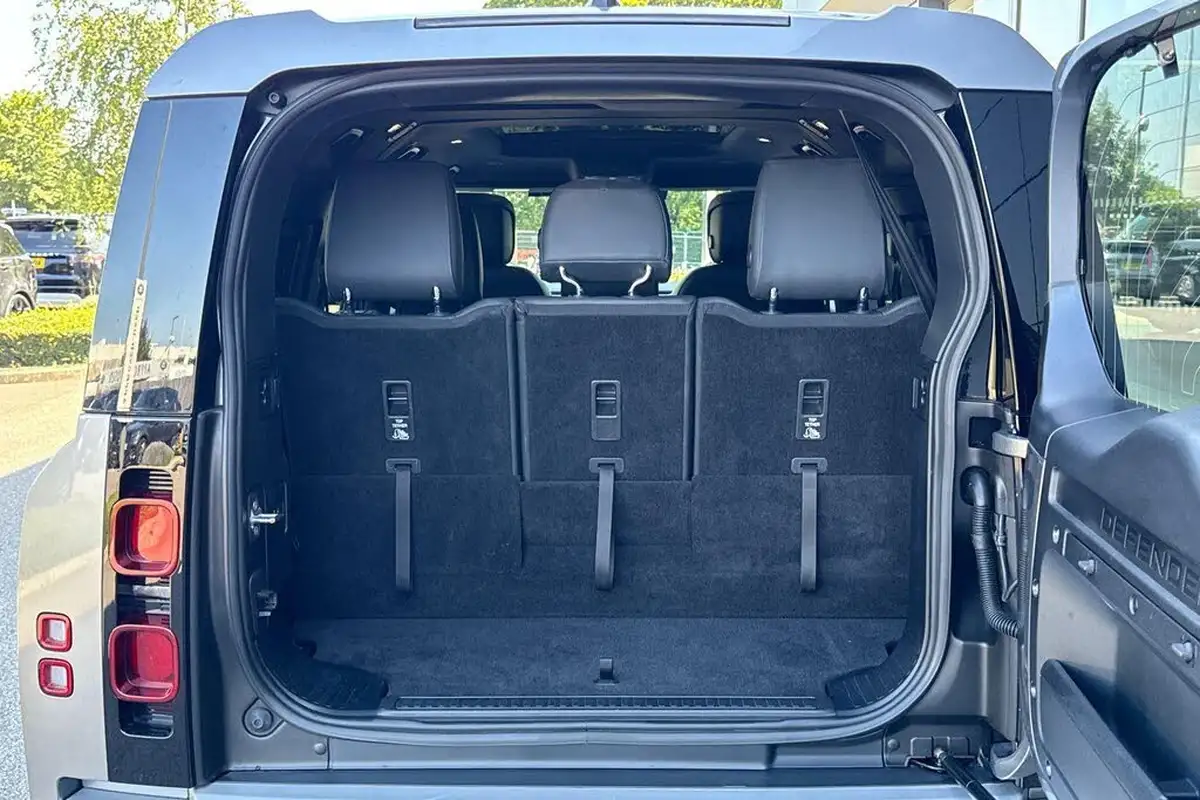 2023-land-rover-110-defender-30-d300-hse-big-34