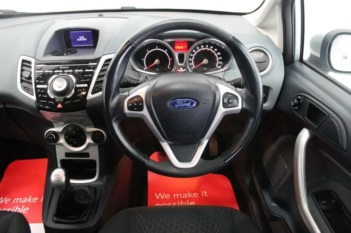 2011-ford-fiesta-16td-titanium-dpf-5d-big-40