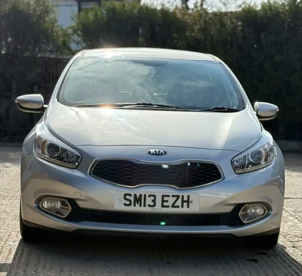 2013-kia-ceed-16crdi-2-hatchback-big-2