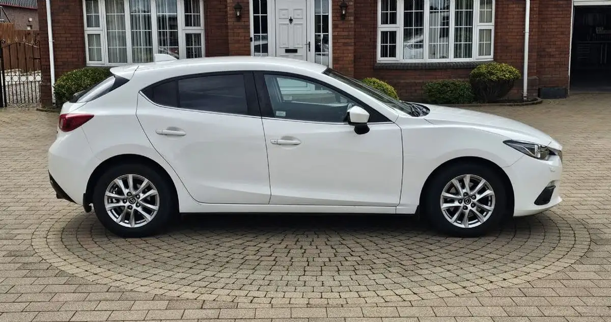 2015-mazda-mazda3-20-se-l-hatchback-5d-big-7