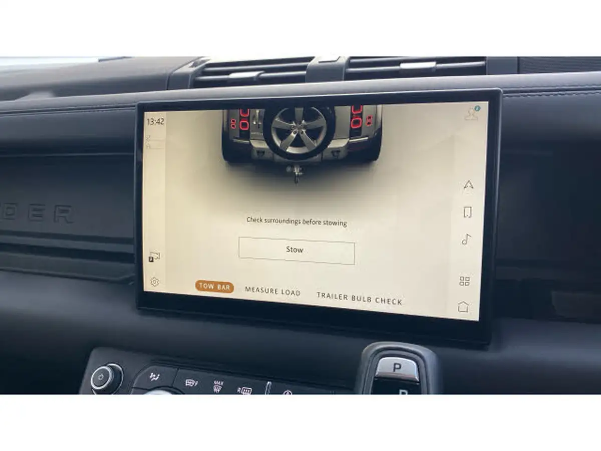 2022-land-rover-90-defender-50-p525-v8-big-45