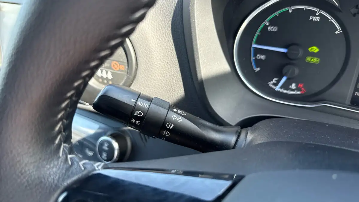 2018-toyota-yaris-15-vvt-i-excel-hybrid-big-28