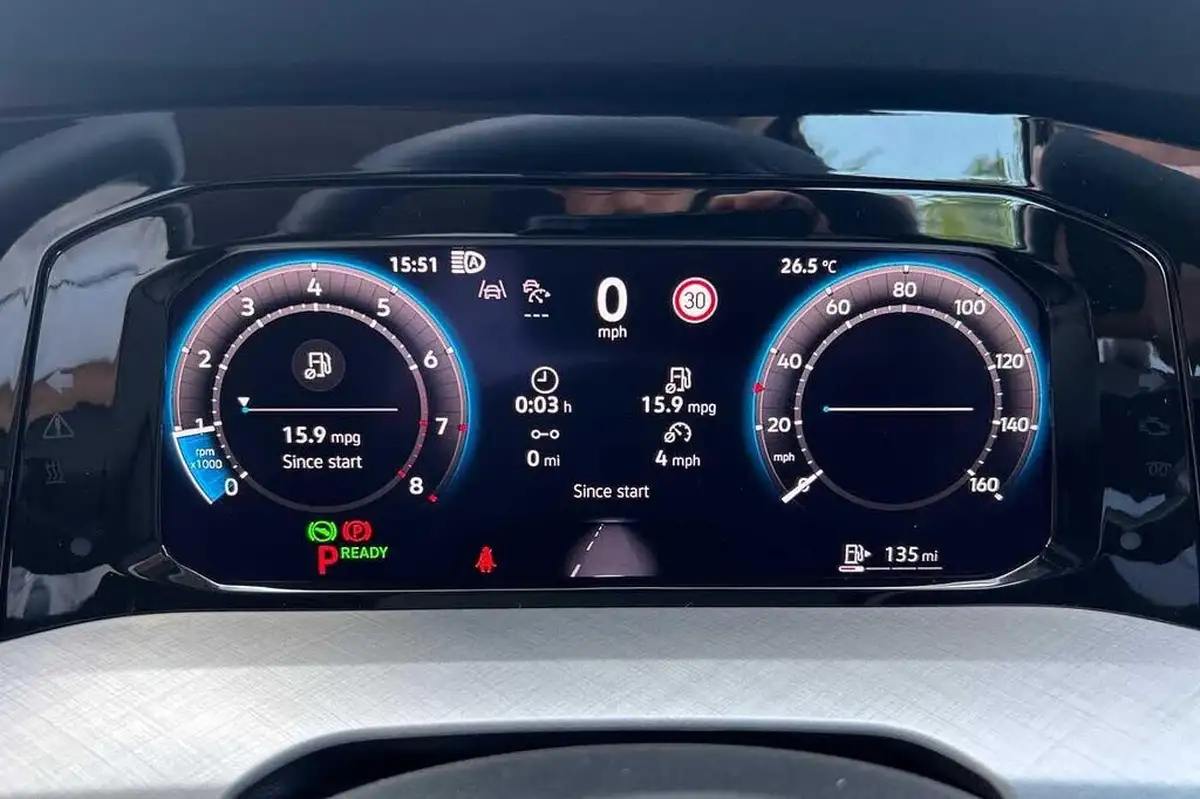 2025-volkswagen-golf-15-etsi-match-big-17