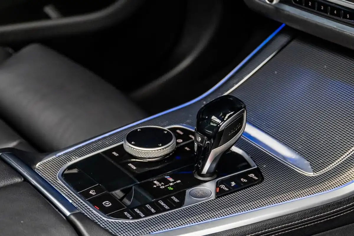 2020-bmw-x5-30td-m50d-big-33