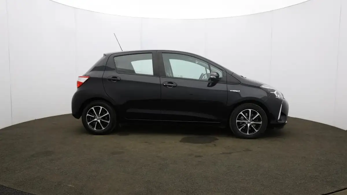 2020-toyota-yaris-15-vvt-i-icon-tech-98bhp-hybrid-1497cc-e-cvt-big-52