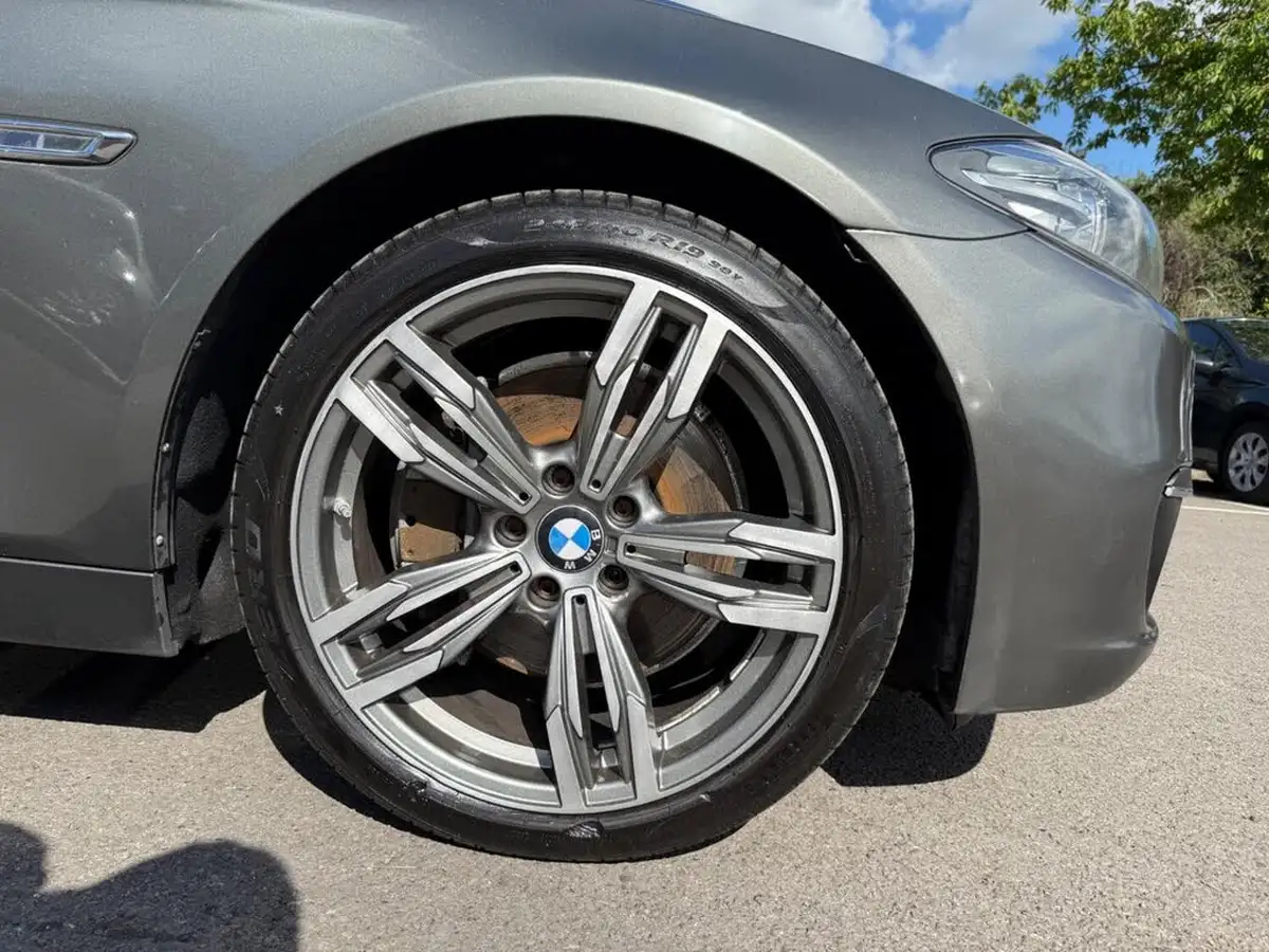 2014-bmw-5-series-30td-530d-luxury-touring-5d-big-24