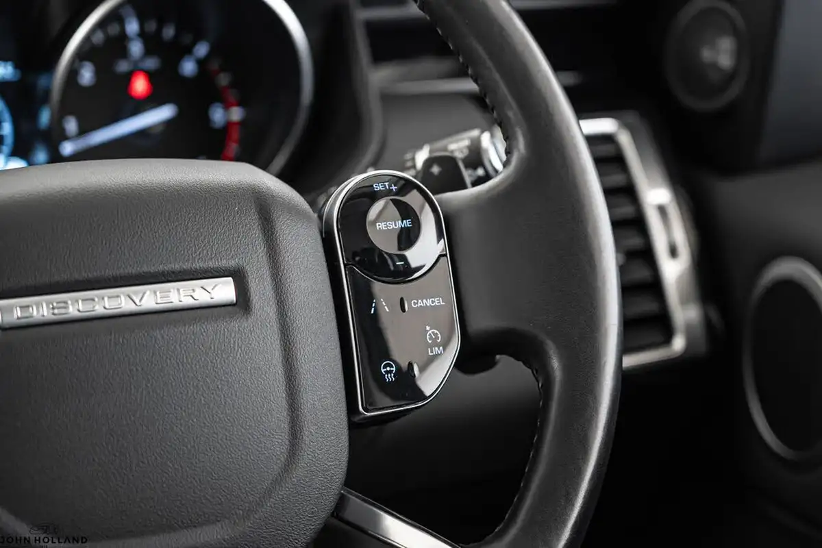 2020-land-rover-discovery-30-sd6-se-big-21