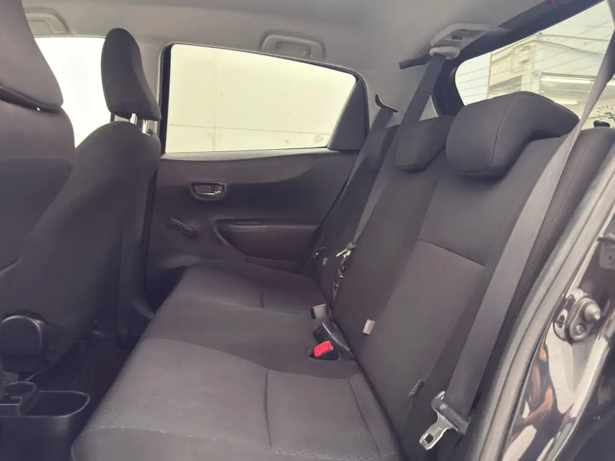 2013-toyota-yaris-15-vvt-i-t4-big-38