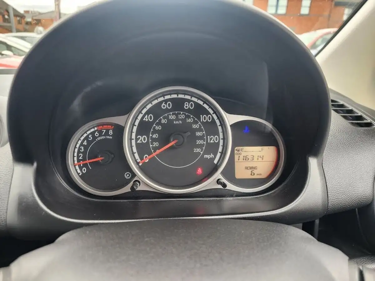 2014-mazda-mazda2-13-tamura-5d-big-5
