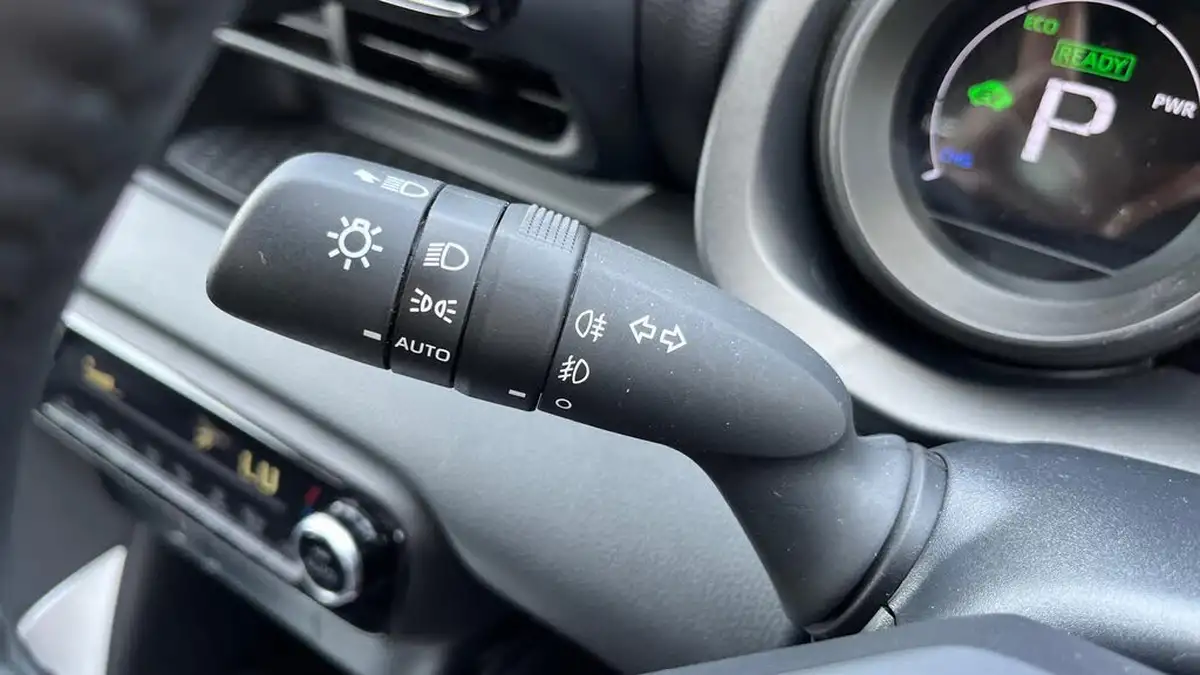2023-toyota-yaris-15-vvt-i-design-big-47