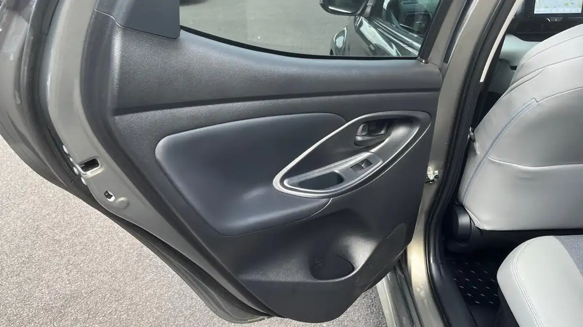 2023-toyota-yaris-15-vvt-i-excel-big-29