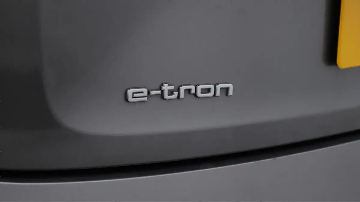 2020-audi-e-tron-50e-technik-big-21