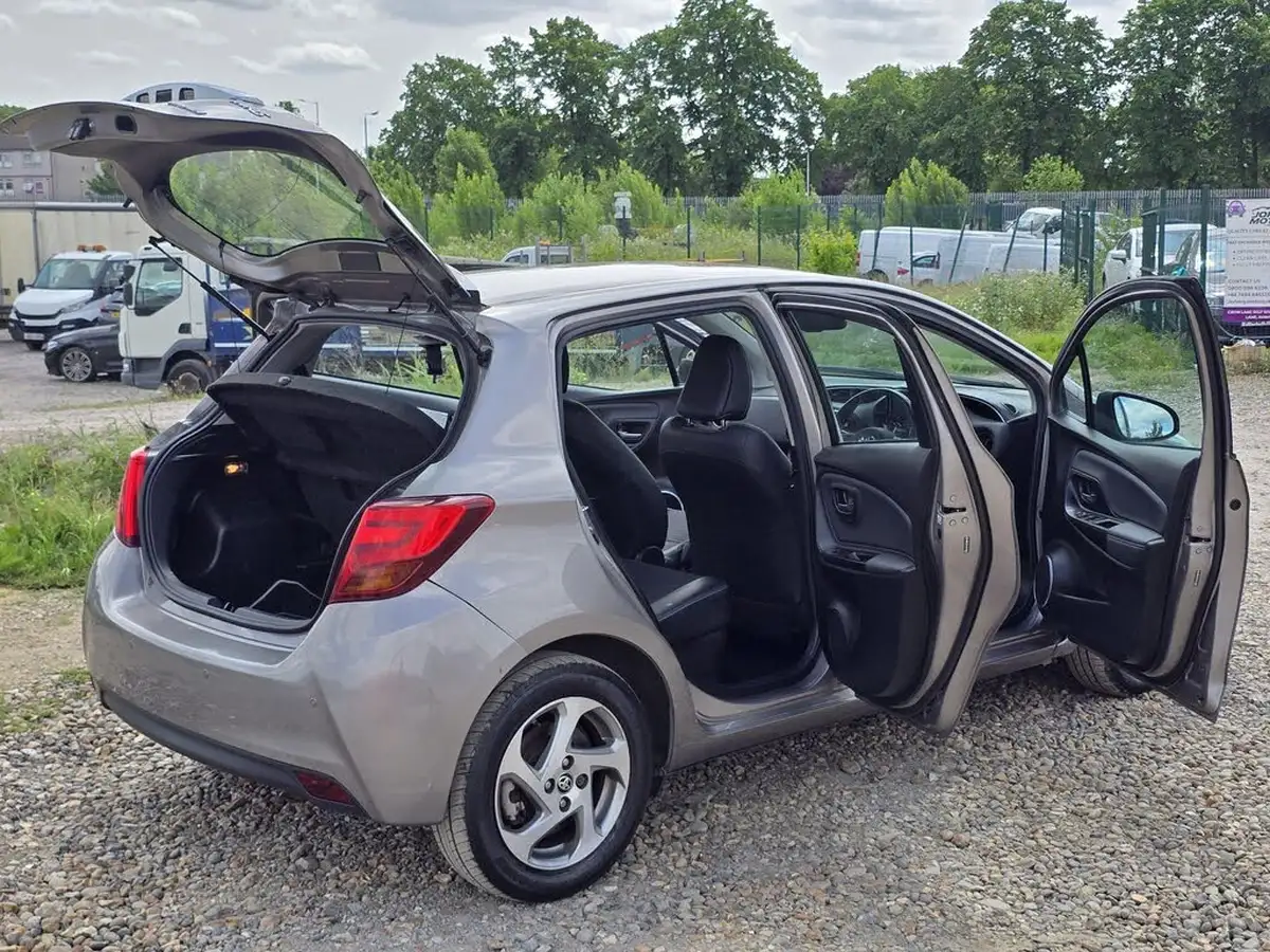 2015-toyota-yaris-15-vvt-i-excel-hybrid-15in-big-14