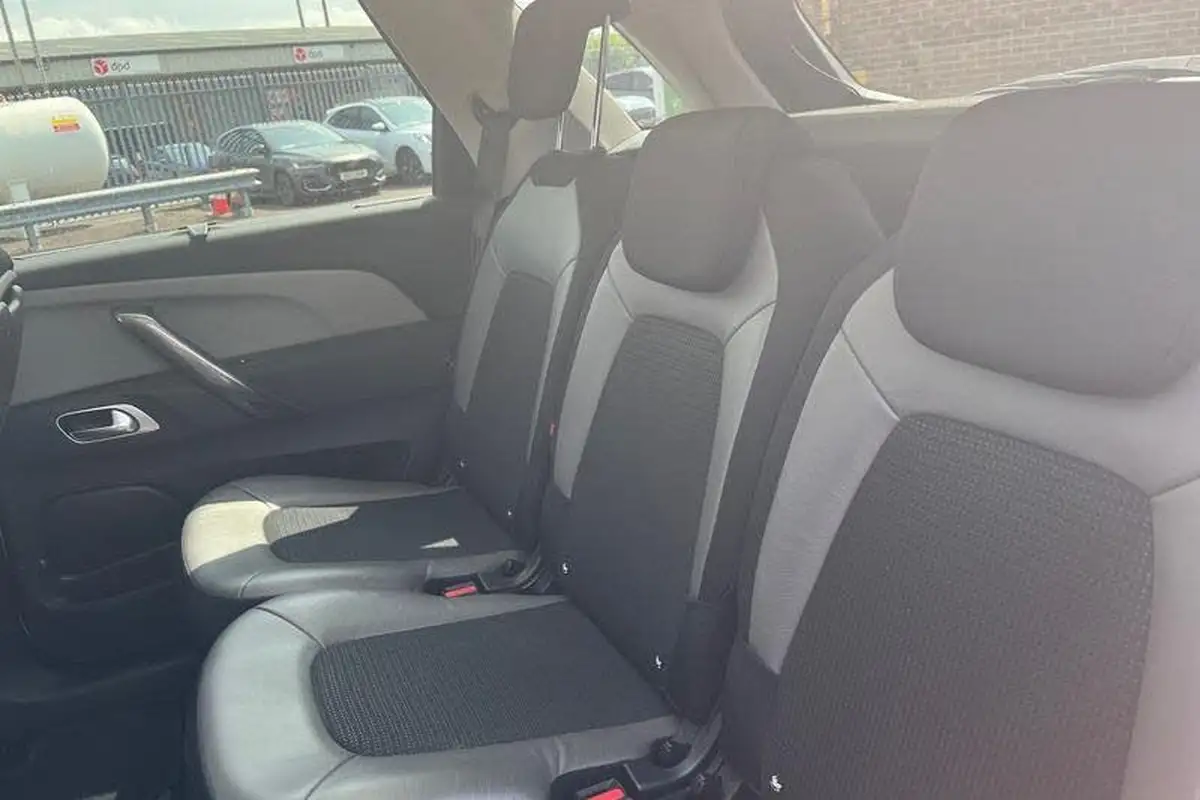 2018-citroen-c4-spacetourer-15bluehdi-flair-big-19