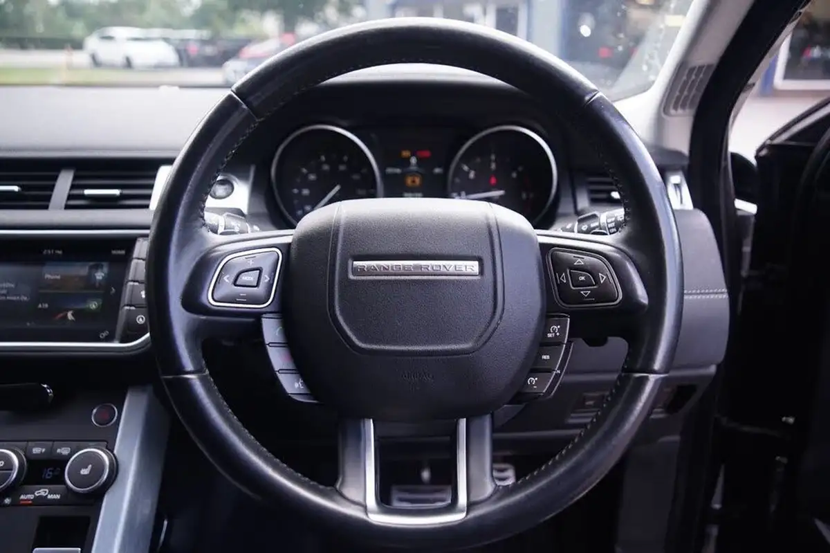 2017-land-rover-range-rover-evoque-20td4-se-tech-hatchback-5d-auto-big-3