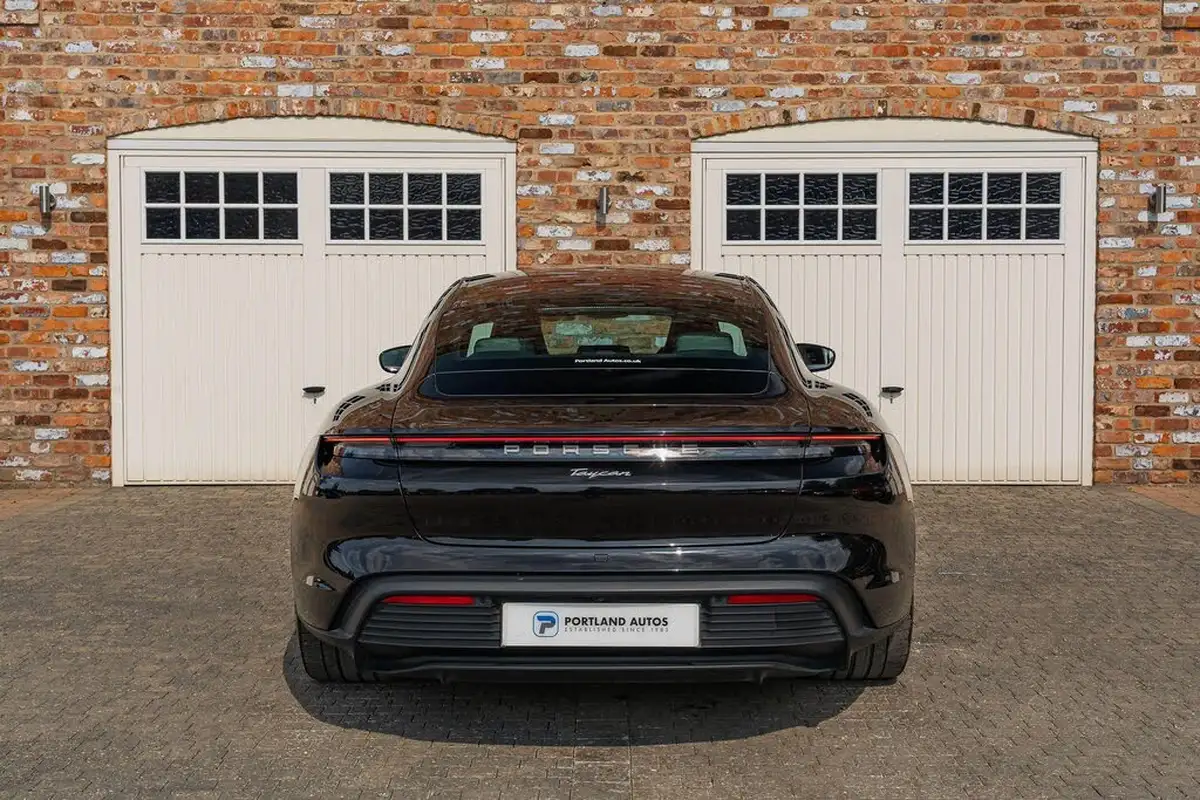 2021-porsche-taycan-e-base-476ps-performance-battery-plus-big-14