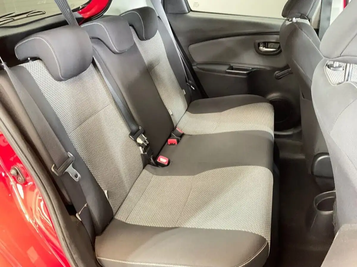 2015-toyota-yaris-15-vvt-i-sport-hybrid-big-25