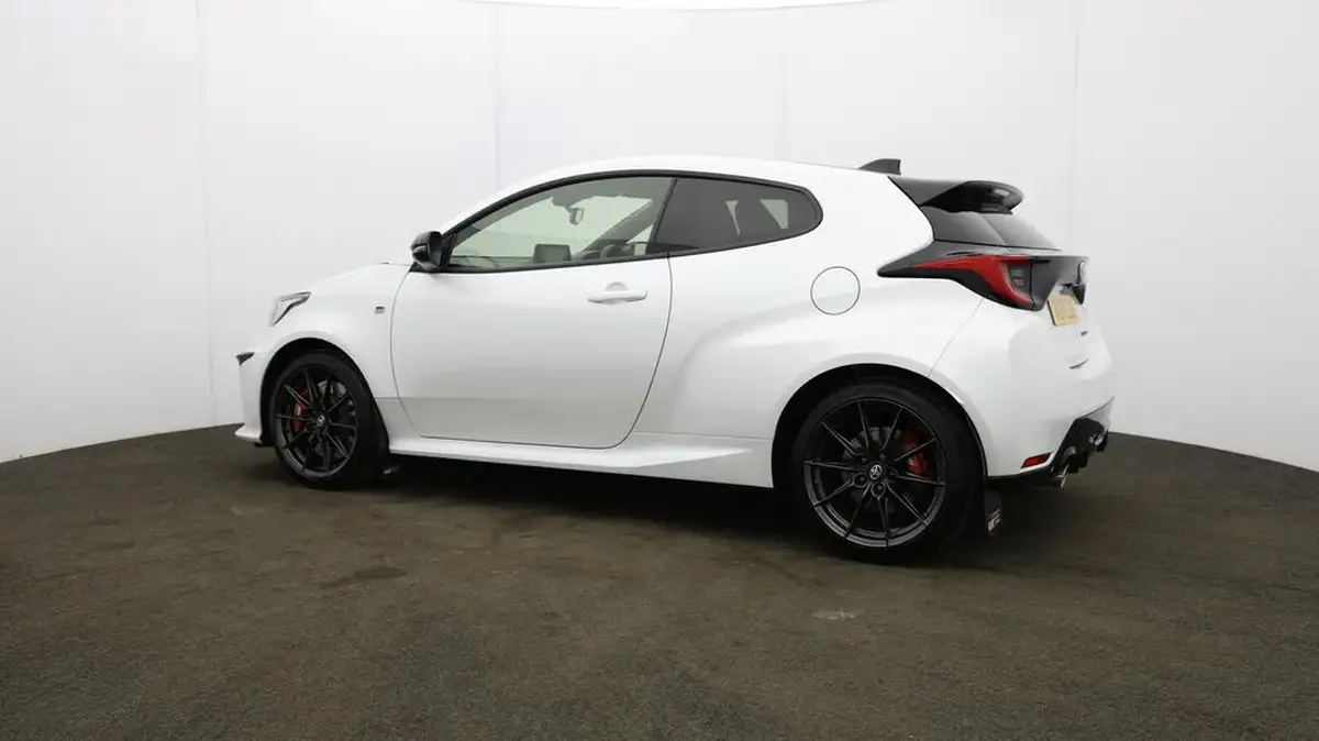 2021-toyota-yaris-16-gr-circuit-pack-big-60