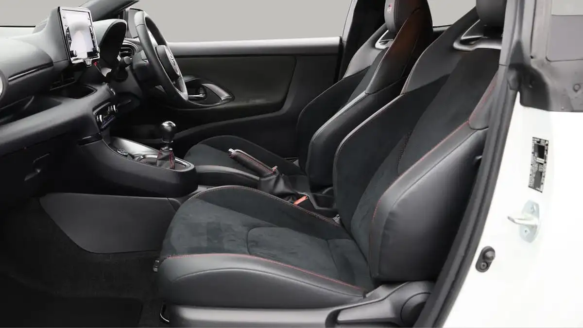 2021-toyota-yaris-16-gr-circuit-pack-big-20