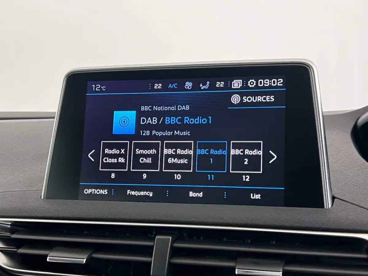 2019-peugeot-5008-suv-12-puretech-allure-eat8-big-26