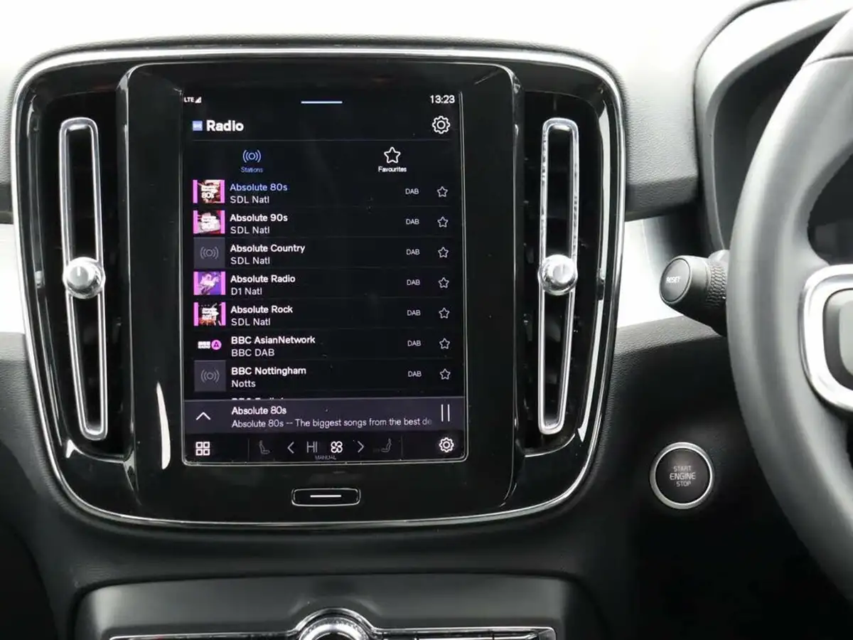 2023-volvo-xc40-20-b3-core-big-6