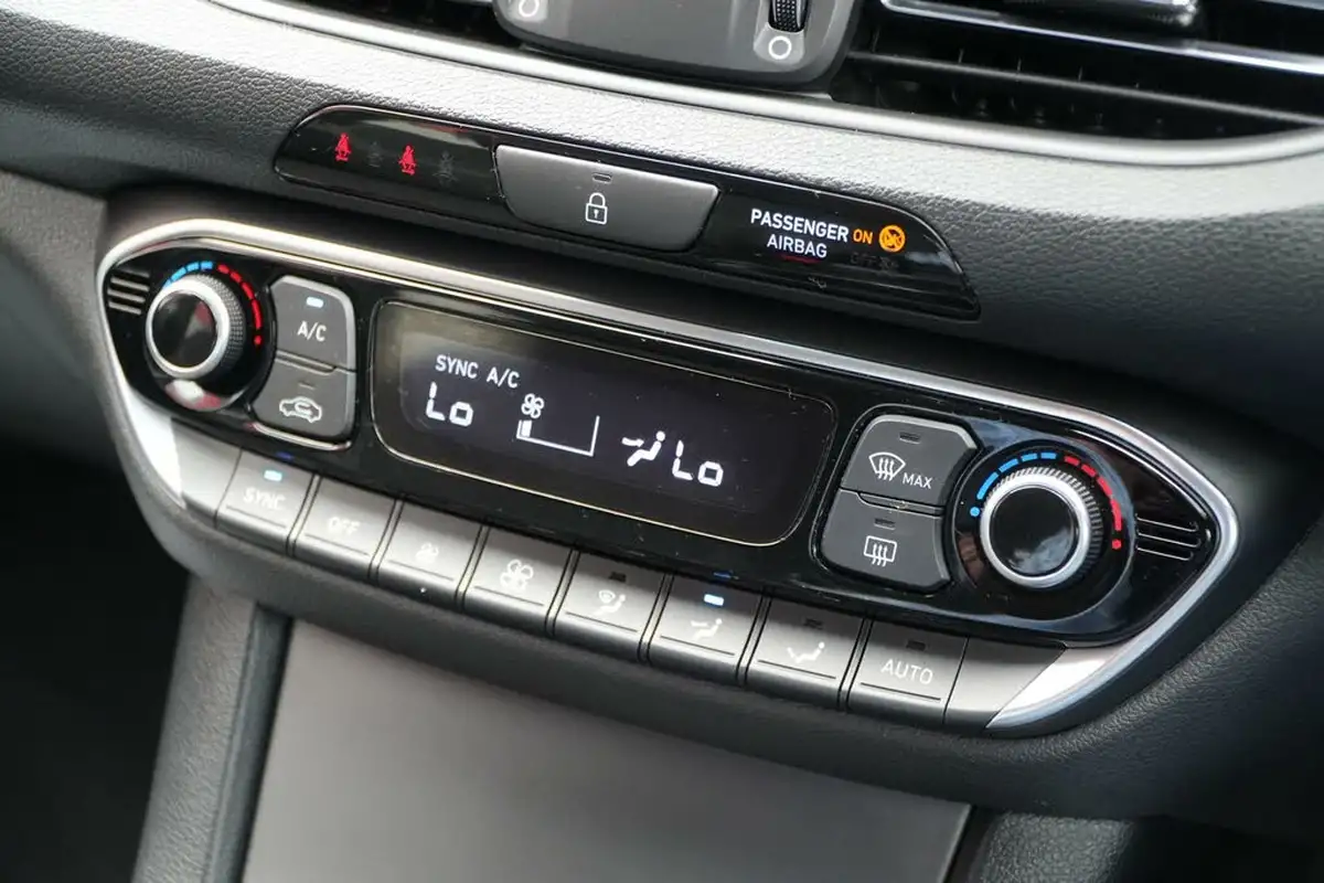 2023-hyundai-i30-10-t-gdi-premium-hatchback-big-26