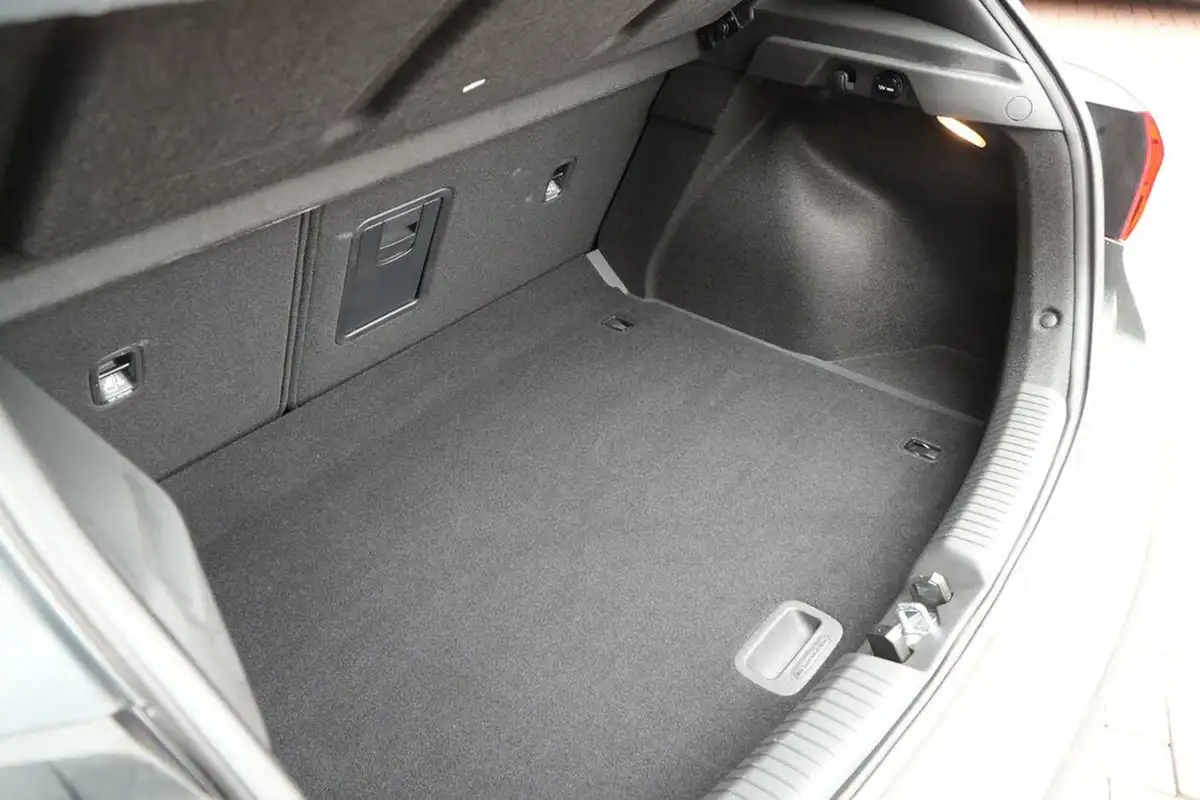 2023-hyundai-i30-10-t-gdi-premium-hatchback-big-50