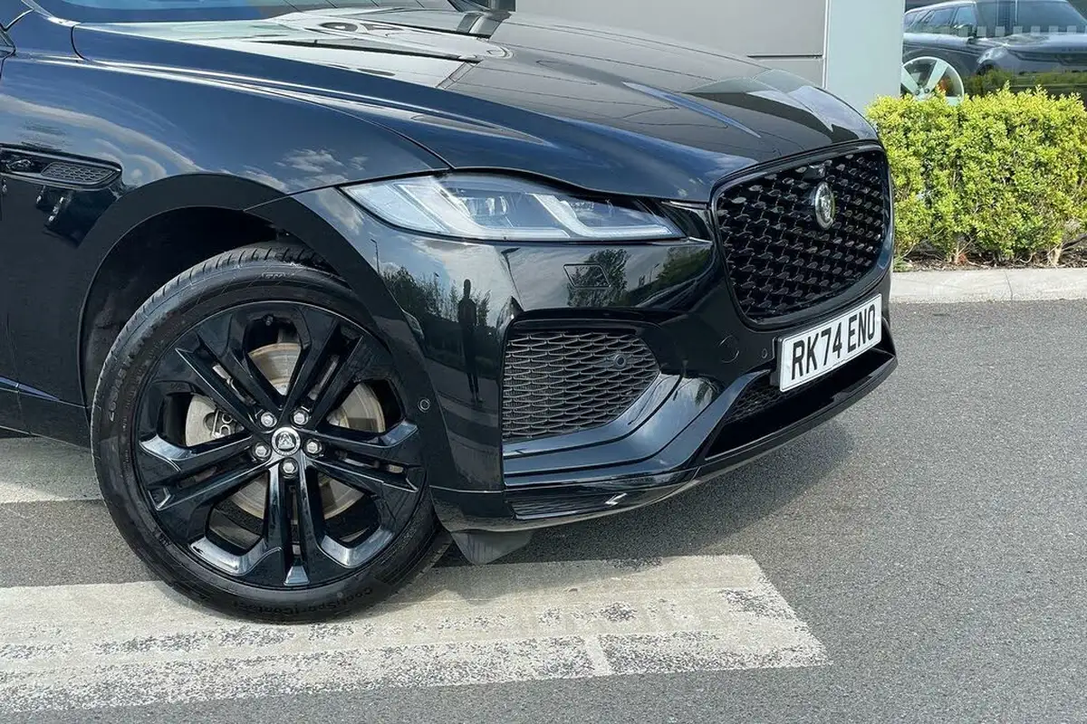 2024-jaguar-f-pace-20-p400e-r-dynamic-hse-black-90th-anniversary-edition-big-29