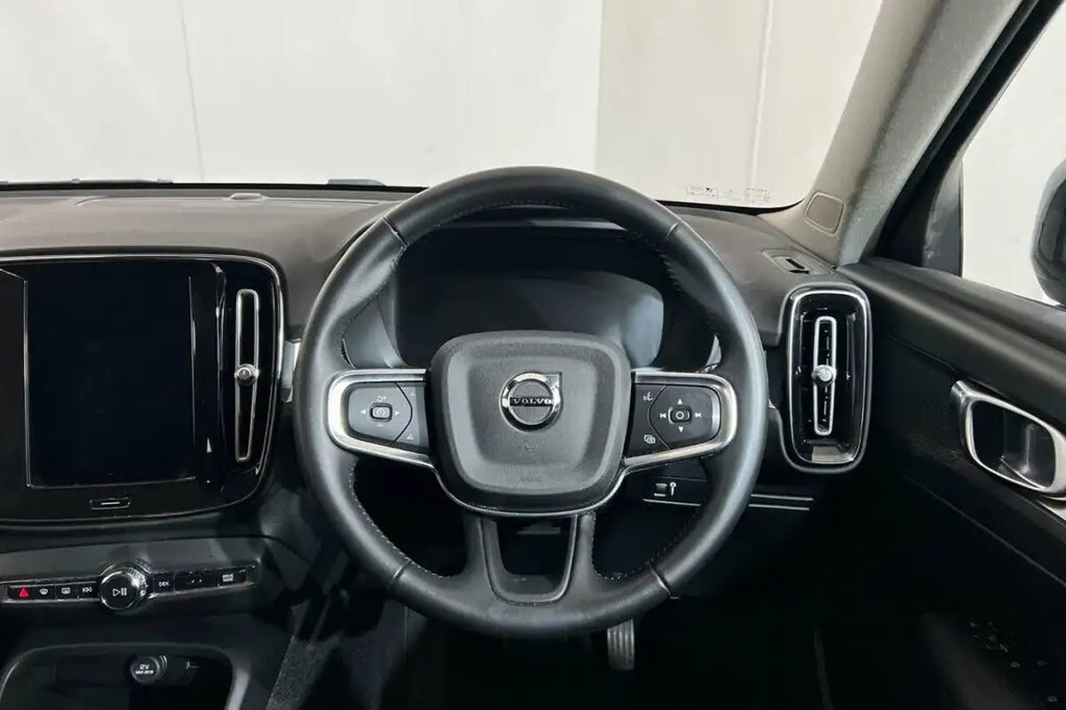 2020-volvo-xc40-20td-d3-momentum-geartronic-big-11