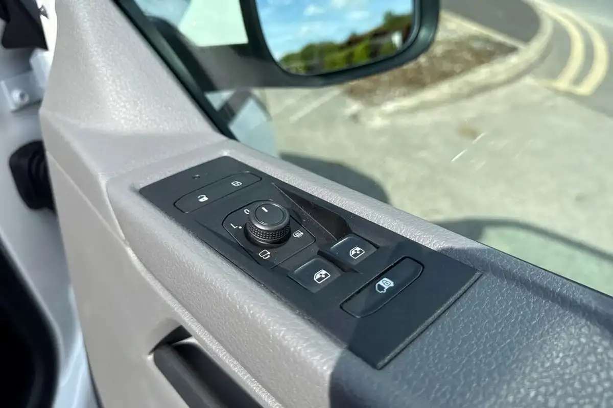 2024-volkswagen-transporter-big-20